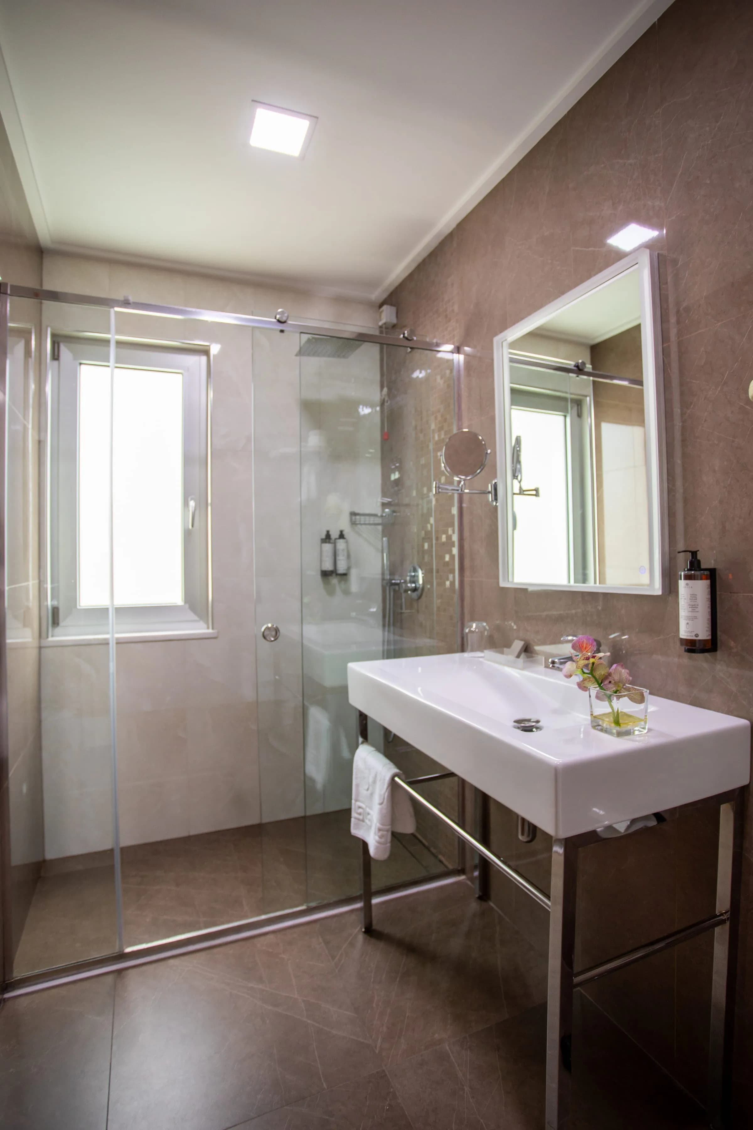 Small Single Room — photo 2